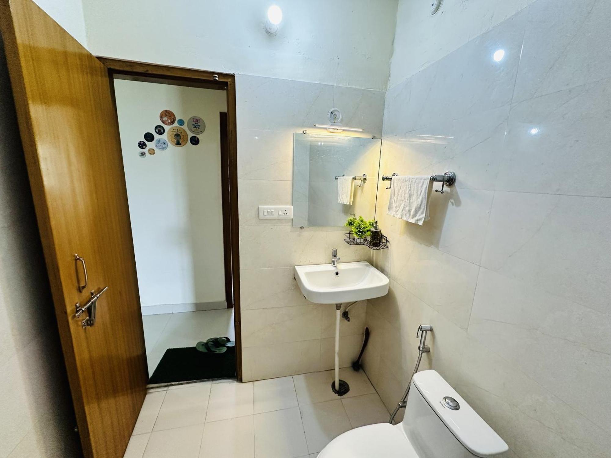 Zoomstay - 3Bhk Apartments Varanasi Exterior foto